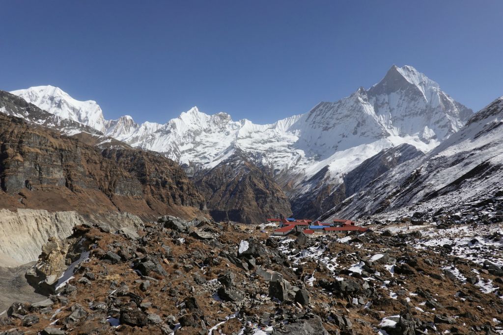 Camp de base et panarama vers l'est